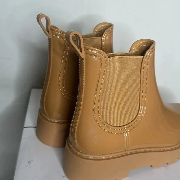 DV BY DOLCE VITA THUNDER LUG SOLE ANKLE RAIN BOOT Women's Sz 9 SHINY TAN BOOTIE - Picture 6 of 9